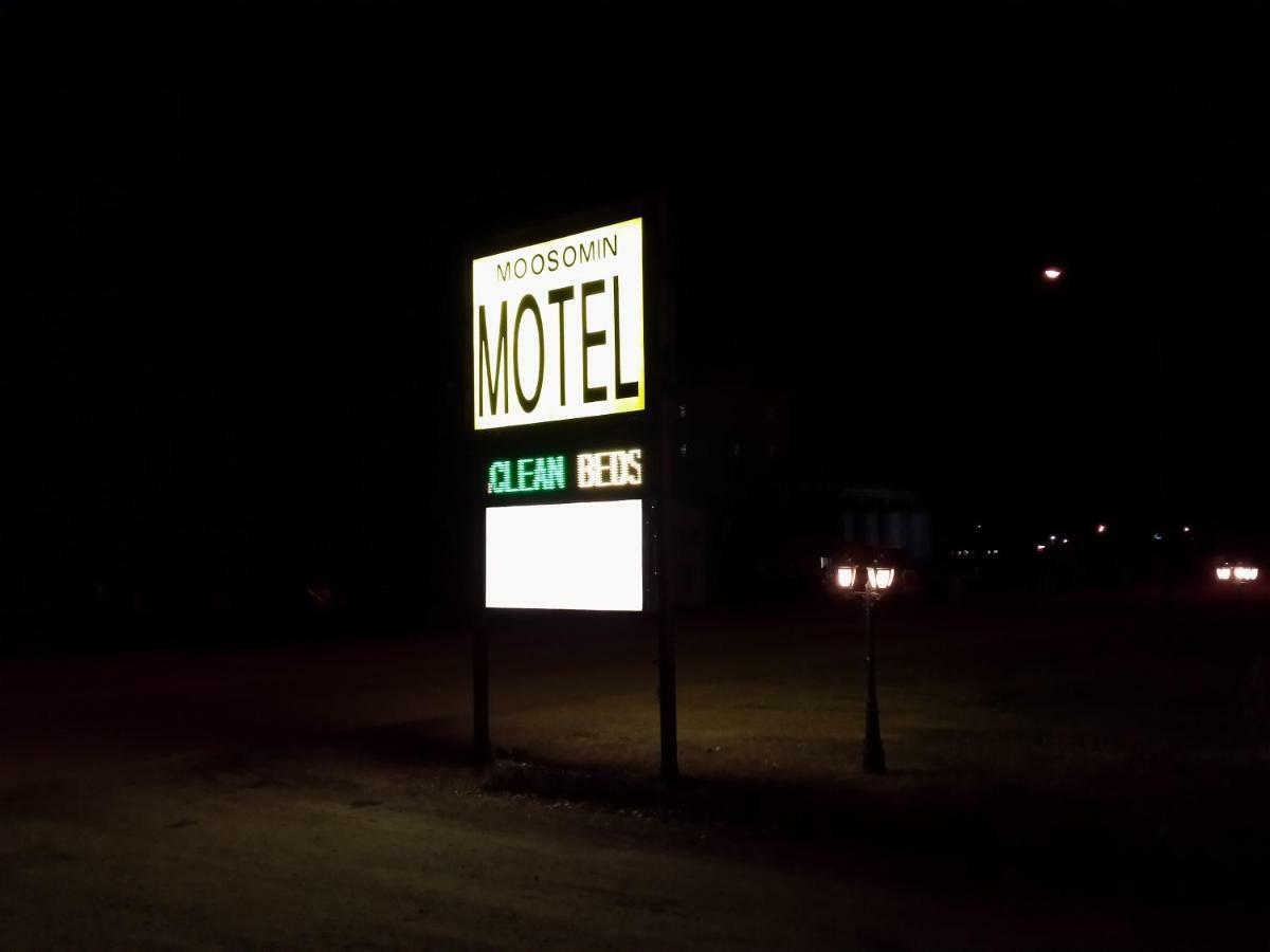 Moosomin Motel Екстер'єр фото