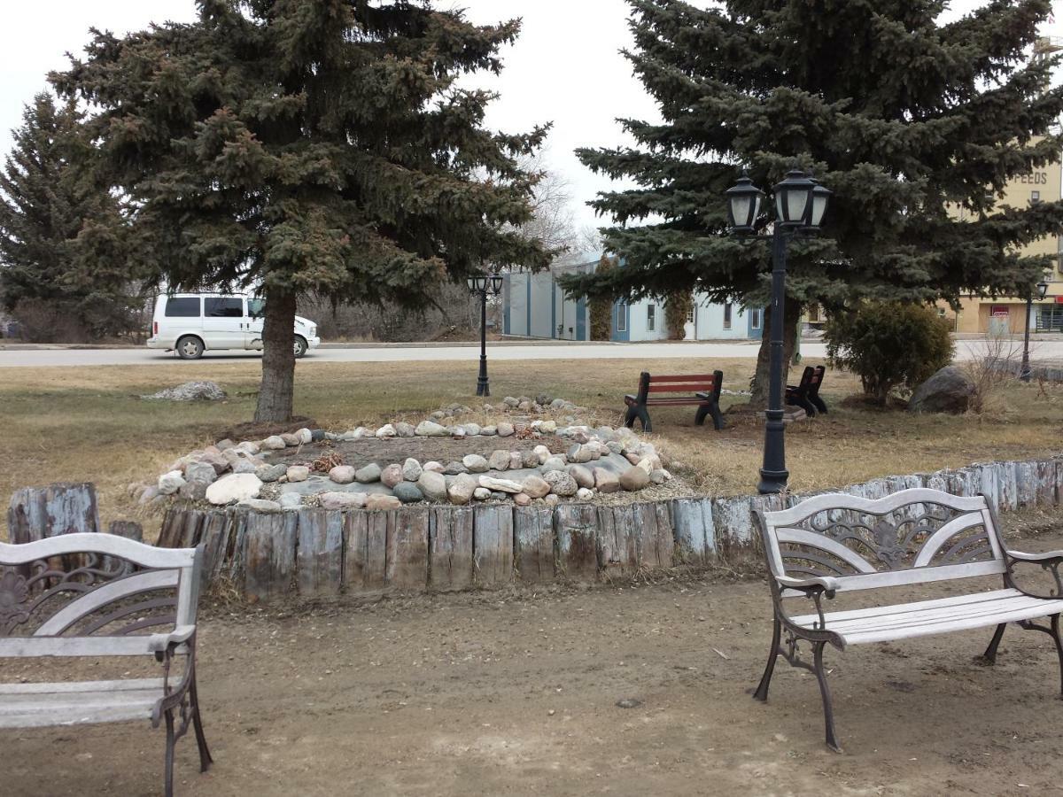 Moosomin Motel Екстер'єр фото