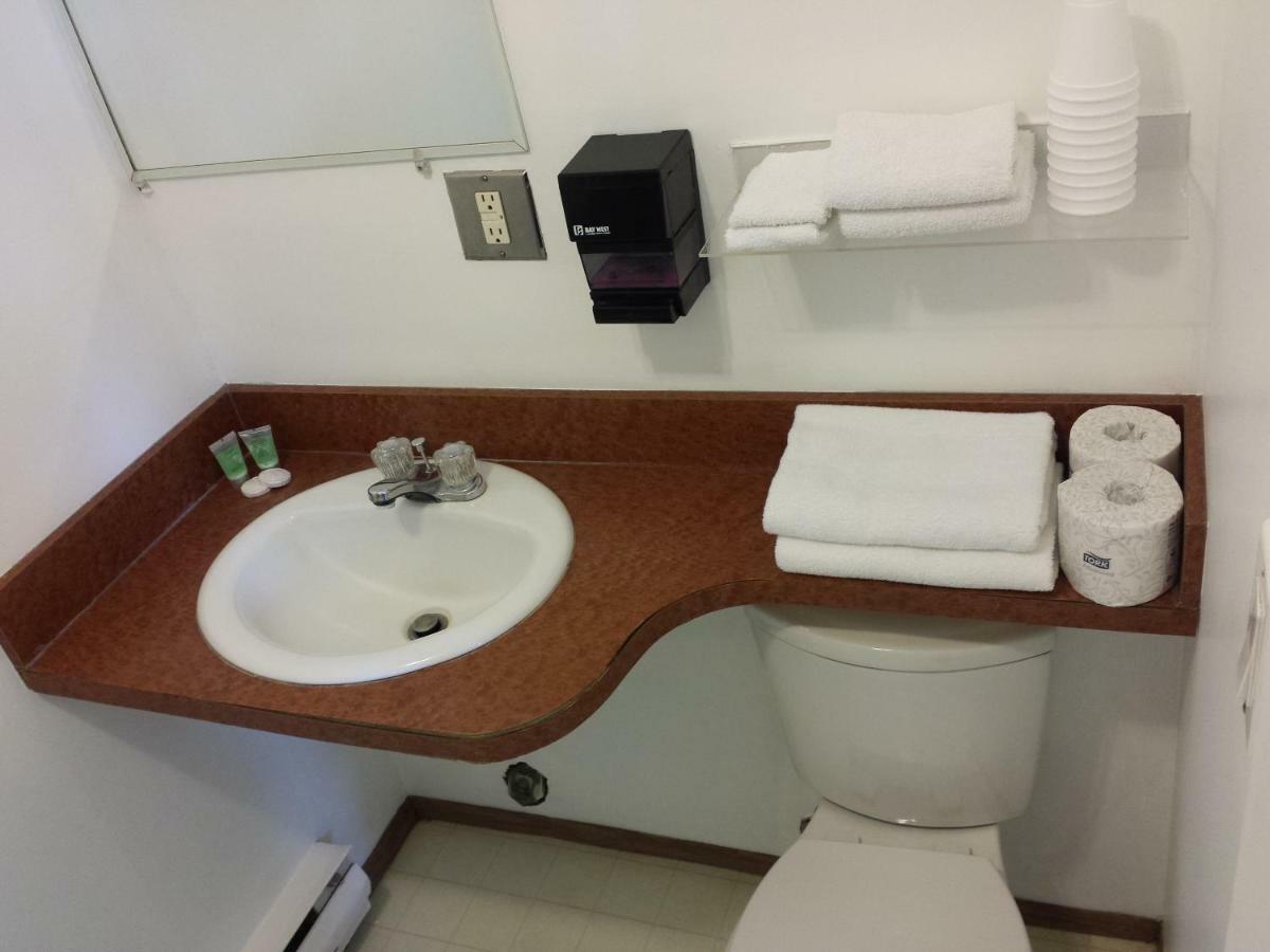 Moosomin Motel Екстер'єр фото